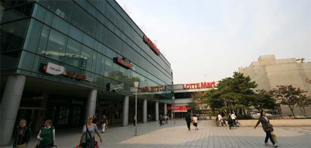 Lotte Mart Seoul Starts Installation of Electric Car Chargers