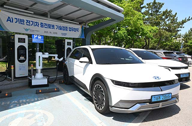 Hyundai and Incheon Airport to Trial AI-Powered EV Charging Robots